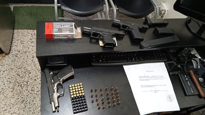 Policía ocupa arsenal de armas, persigue a El Cabo y apresa tres en La Vega  