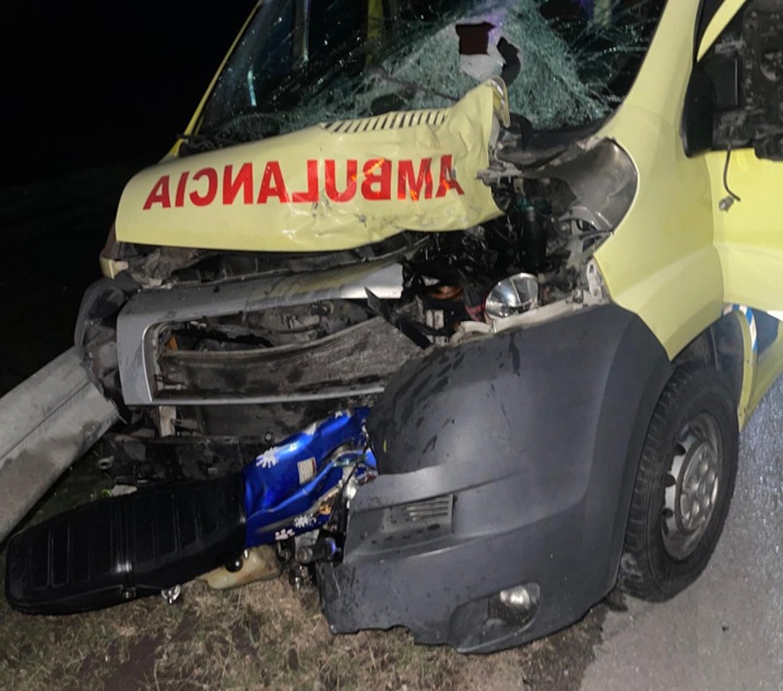 Desconocidos incendian ambulancia tras atropellar y provocar muerte de joven en Barahona