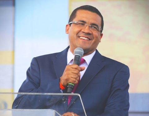 Pastor Ezequiel Molina califica juventud de RD como “generación de cristal”