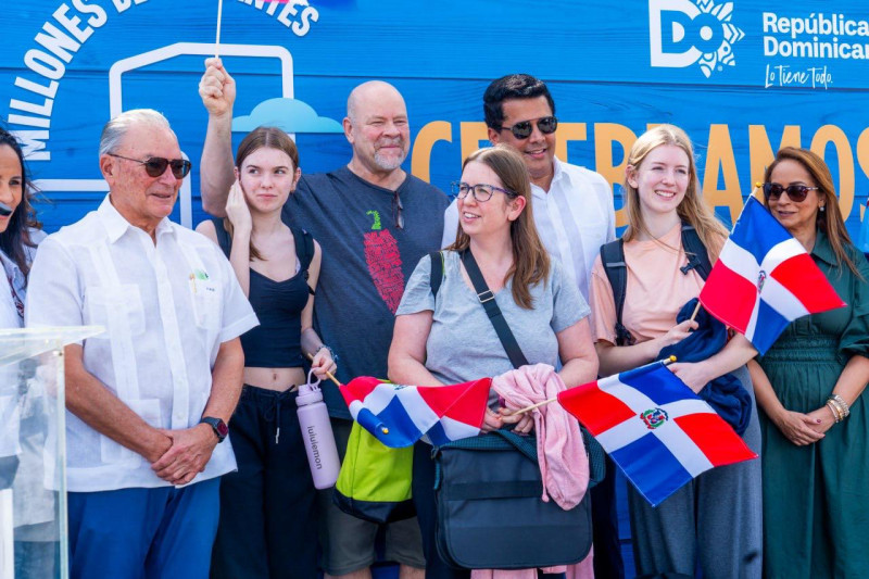República Dominicana celebra llegada visitante 11 millones: se trató de una canadiense y fue premiada con un resort