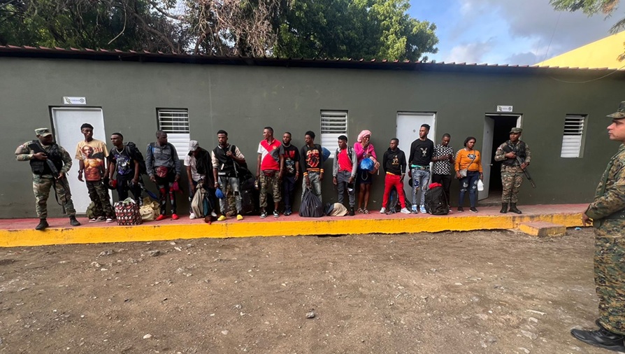 (Video) Operativos: Ejército detiene 140 haitianos indocumentados en Montecristi, Valverde, San José de Ocoa, Dajabón y San Juan de la Maguana