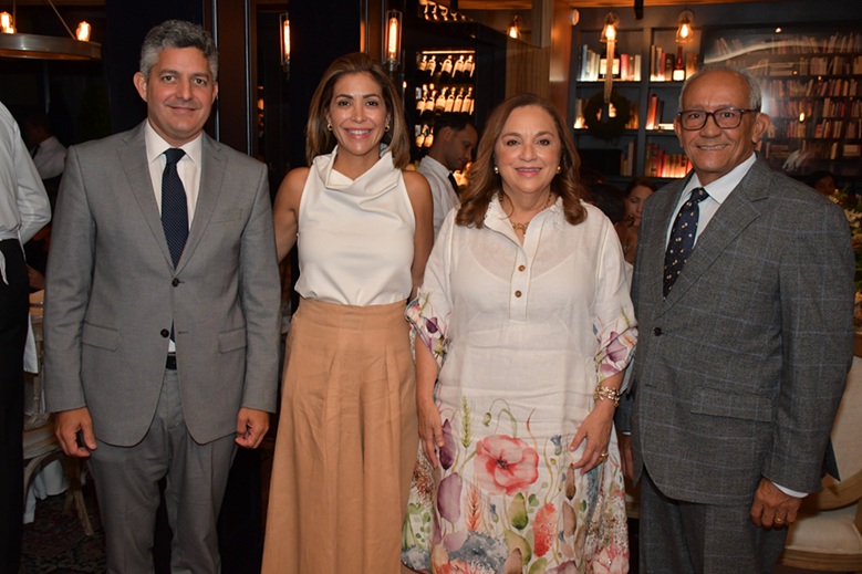 Blandino ofrece encuentro navideño a delegaciones diplomáticas y representantes