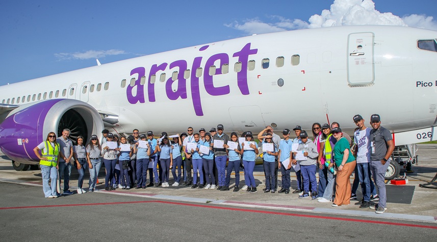 Responsabilidad social: Aerolínea Arajet celebra dos años de su programa “Piloto por un día”