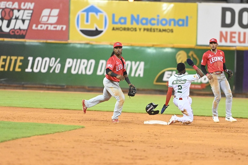 Leones del Escogido caen ante las Estrellas