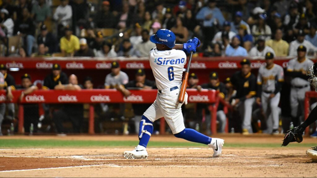 Con cuadrangular de tres carreras de Domingo Leyba el Licey derrota a las Águilas