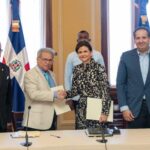 Médicos recibirán un 25 % de aumento salarial tras firma de acuerdo con el Gobierno