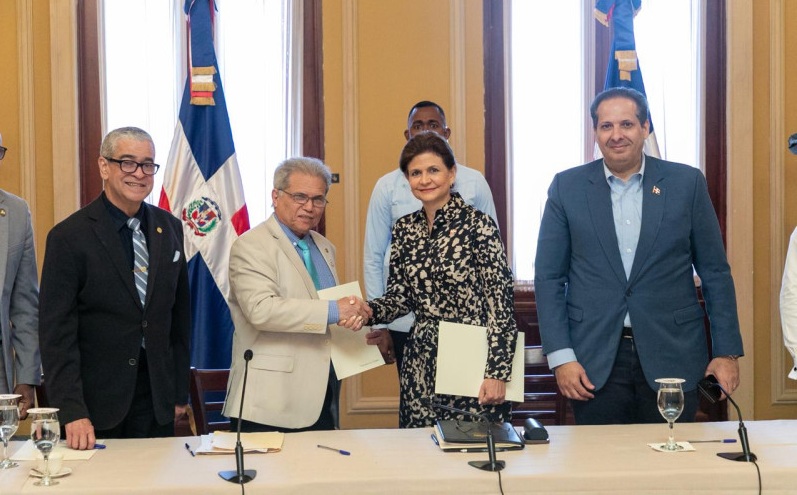 Médicos recibirán un 25 % de aumento salarial tras firma de acuerdo con el Gobierno