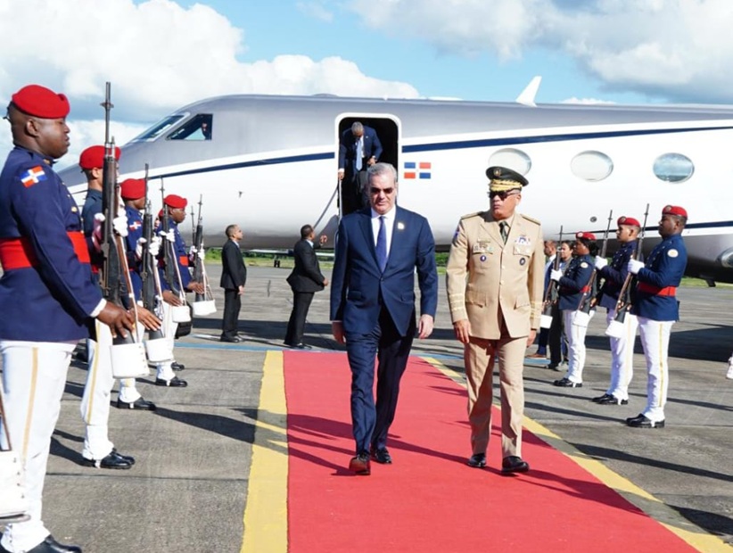 ¡Volvió Juanita!: presidente Abinader llegó de PR tras participar toma de posesión gobernadora González Colón
