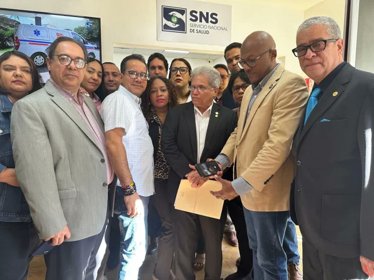 Médicos ocupan el Servicio Nacional de Salud y se declaran en huelga de hambre
