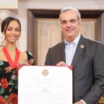 VIDEO / Presidente Abinader condecora a Zoé Saldaña con la Orden de Cristóbal Colón