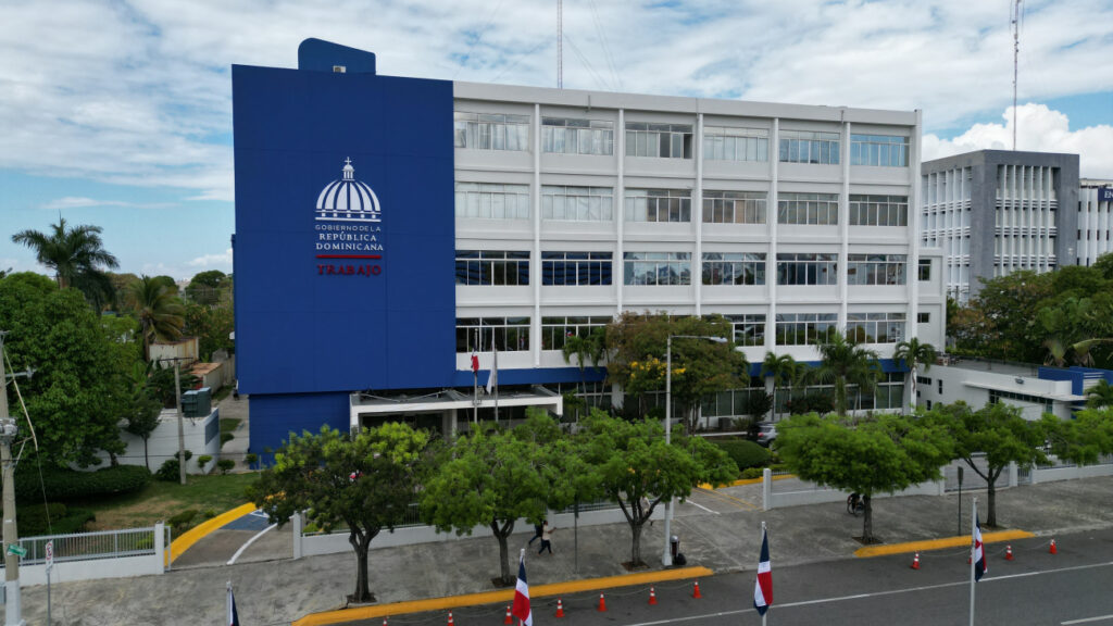 Día de la Restauración no es laborable, reitera el Ministerio de Trabajo 