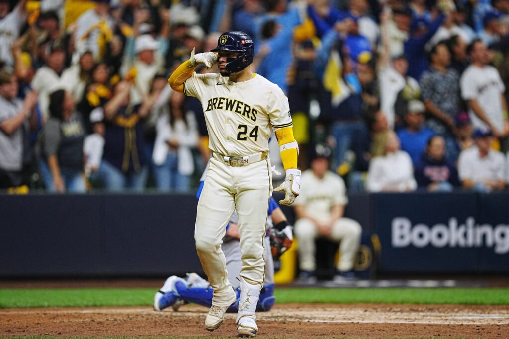 Milwaukee apalea a los Cubs y los deja en estado agónico